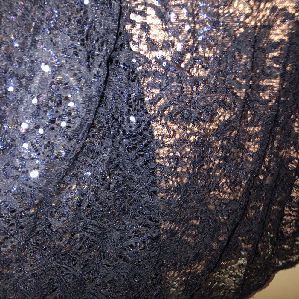 Windsor Lace Dress - Picture 3 of 5